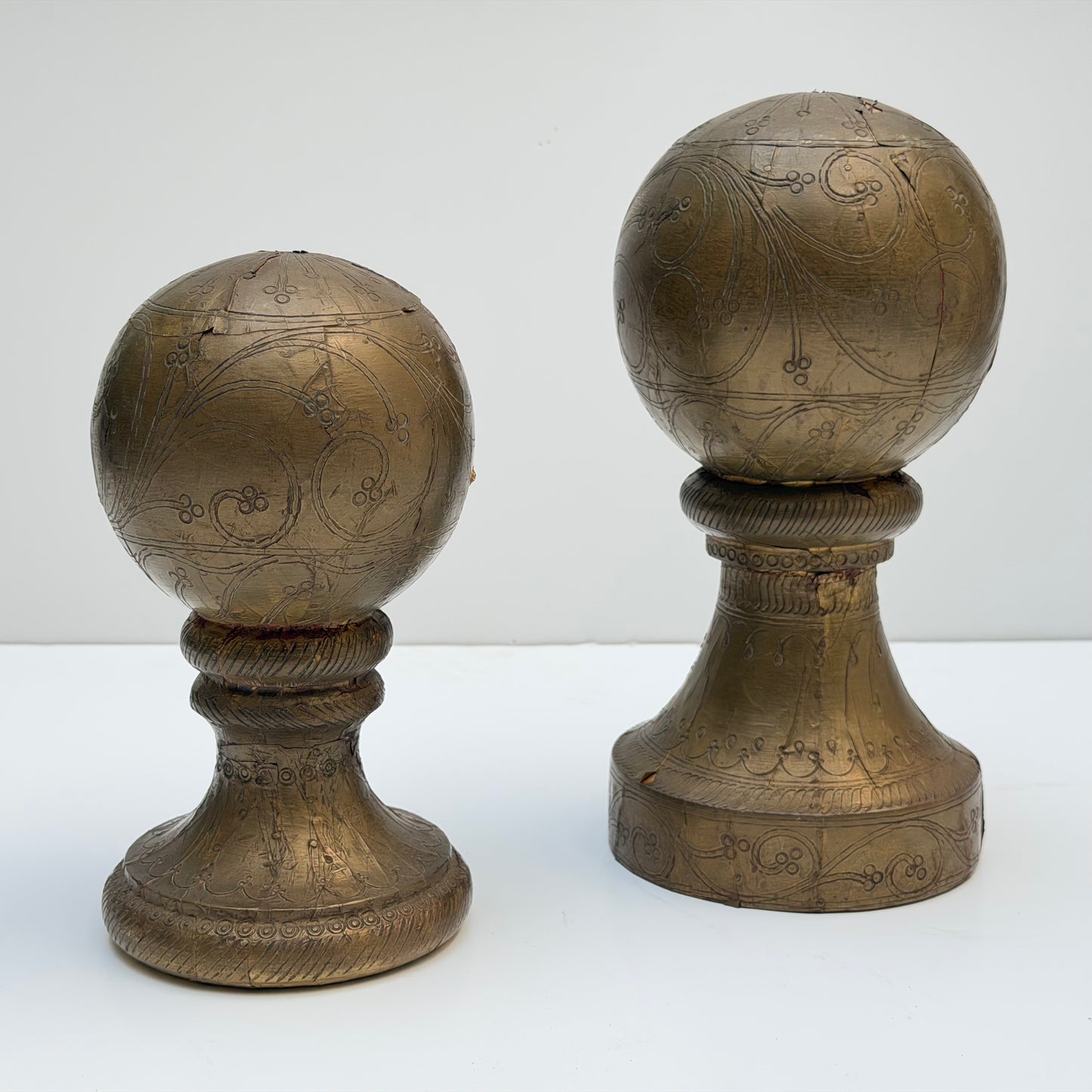 OB099 DECORATIVE BRASS FOIL WRAPPED WOODEN ORBS