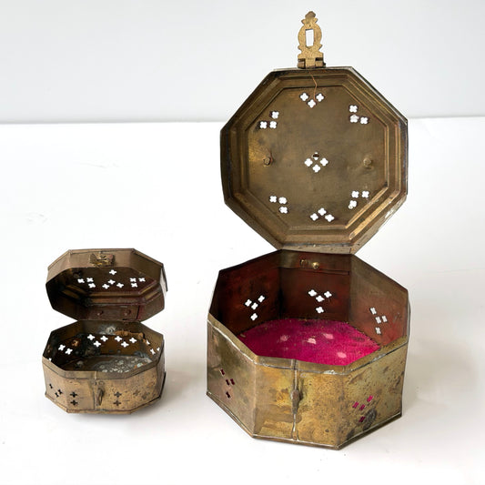 OB101 SET OF TWO BRASS TRINKET BOXES