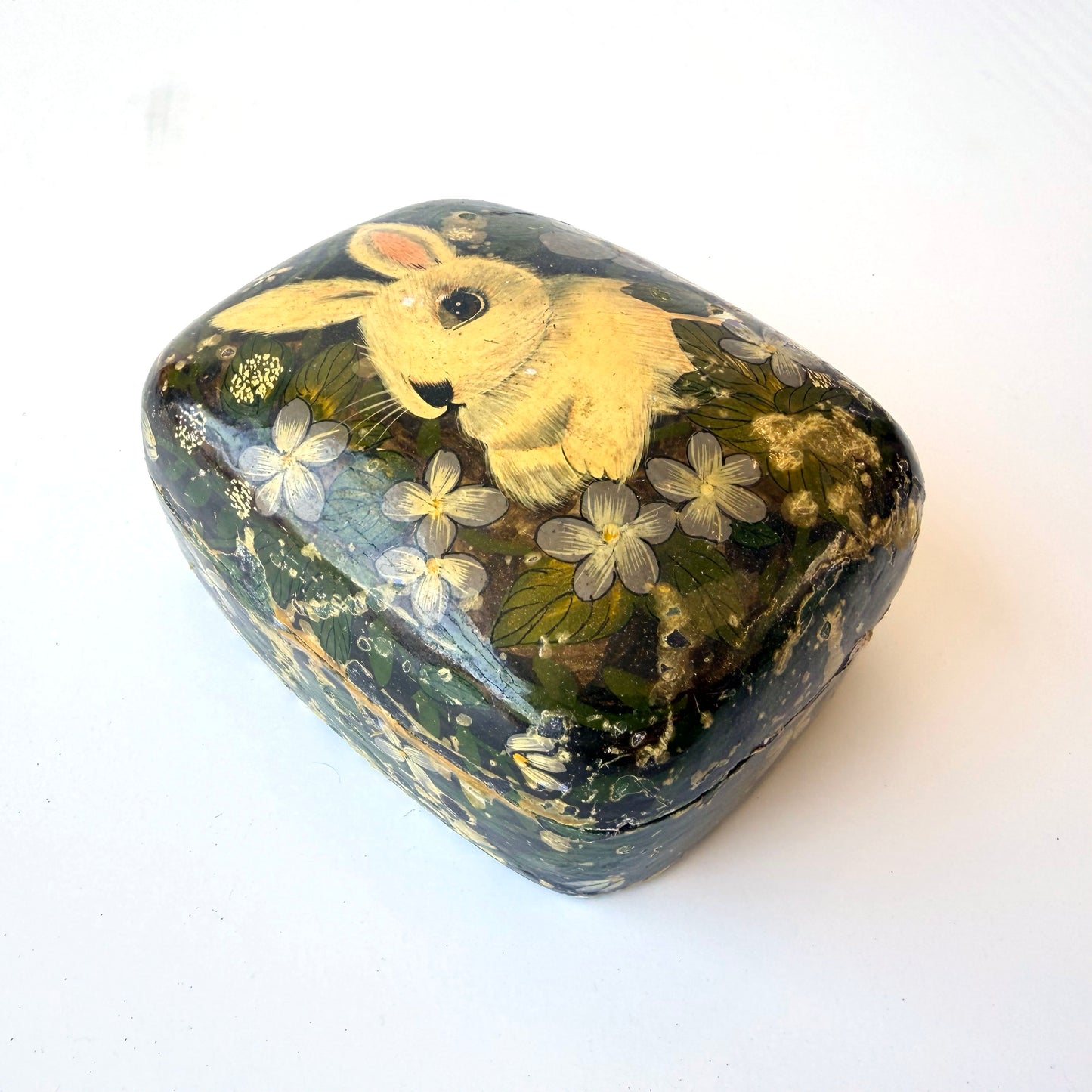 OB104 LAQUER FLORAL BUNNY TRINKET BOX