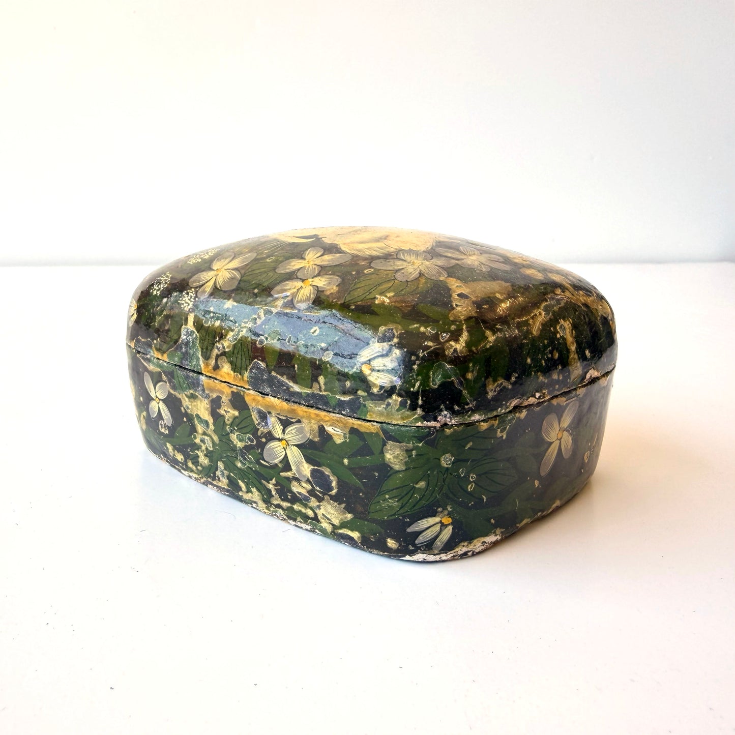 OB104 LAQUER FLORAL BUNNY TRINKET BOX