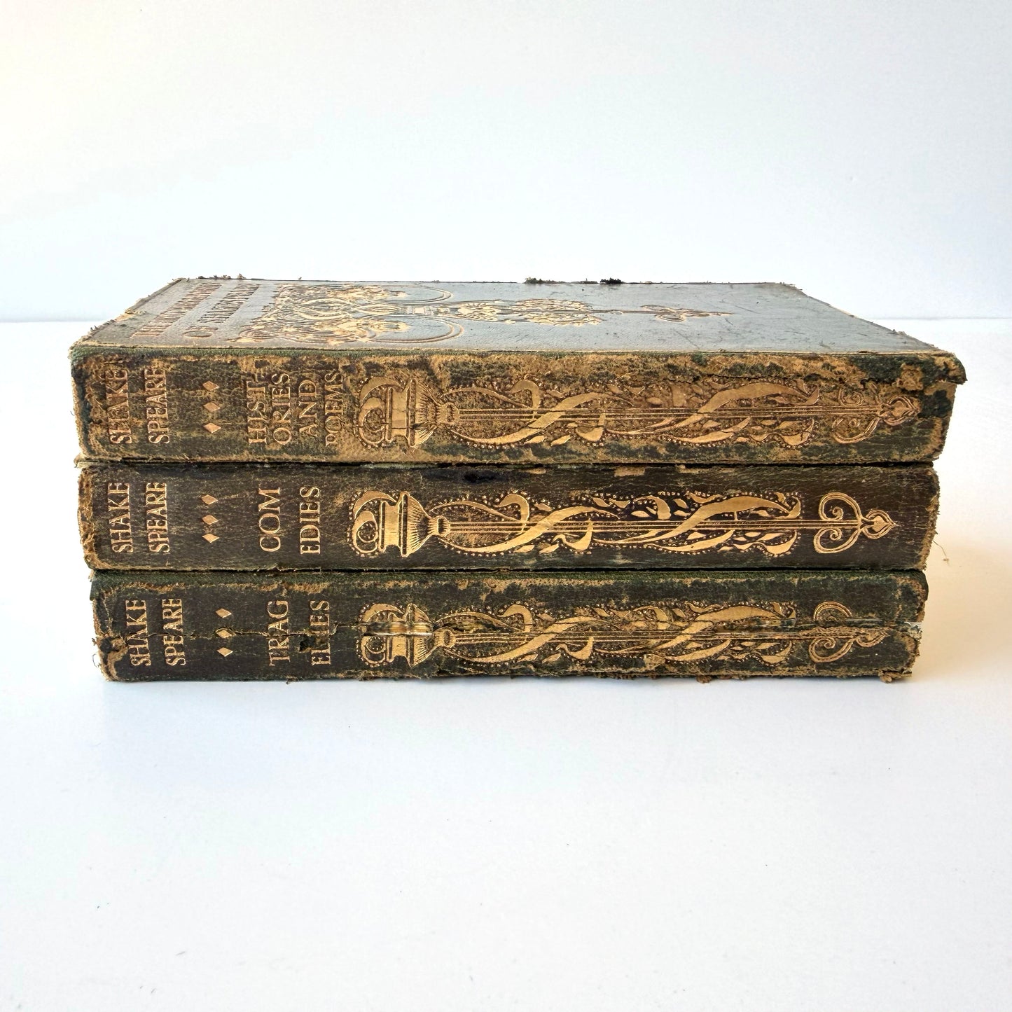 OB111 3" STACK OF ANTIQUE SHAKESPEARE BOOKS