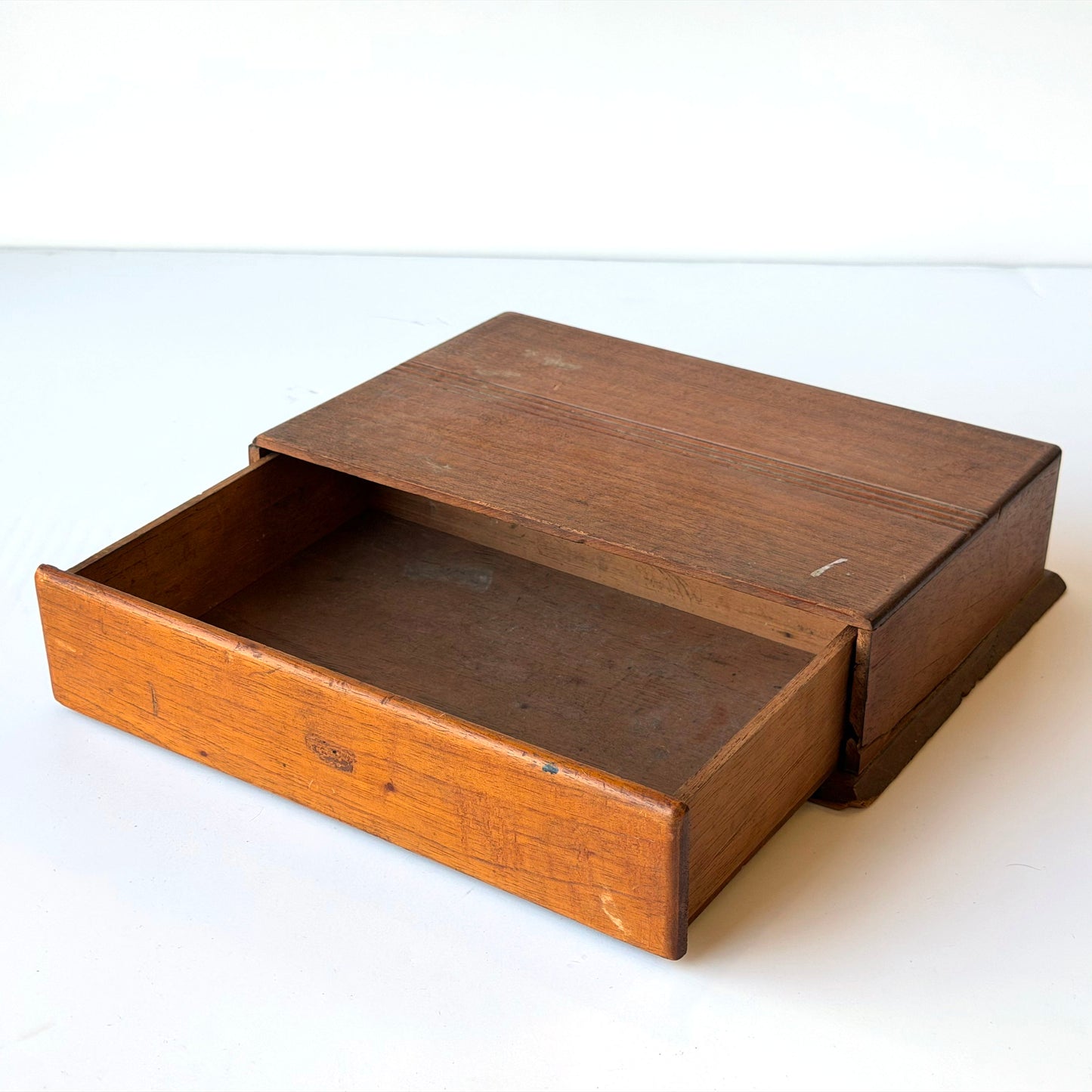 OB113 ANTIQUE CIGAR BOX