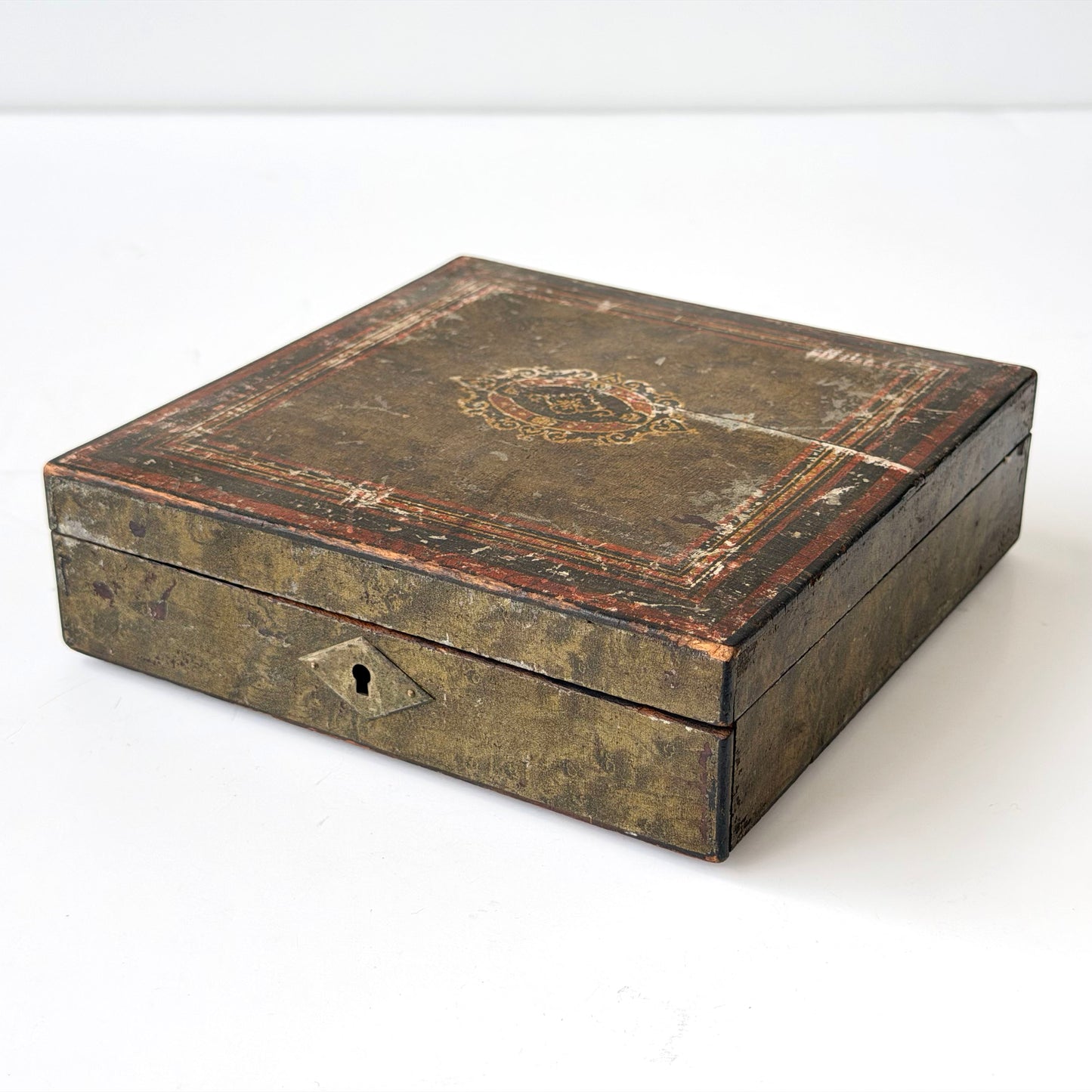 OB116 DISTRESSED ANTIQUE FRENCH TRINKET BOX