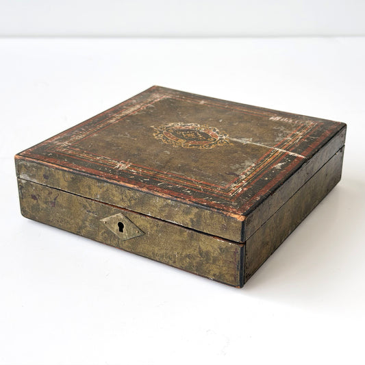OB116 DISTRESSED ANTIQUE FRENCH TRINKET BOX