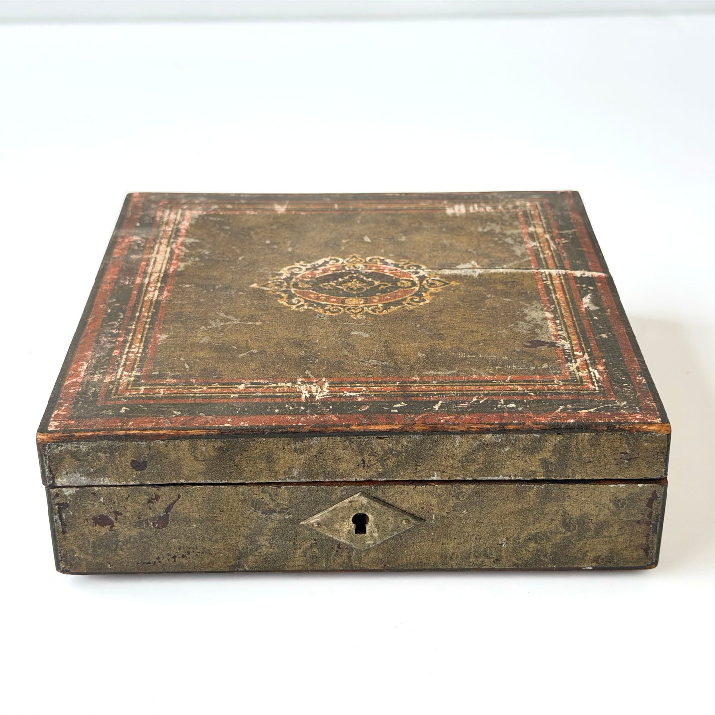 OB116 DISTRESSED ANTIQUE FRENCH TRINKET BOX