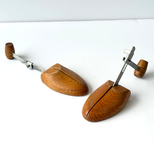 OB117 VINTAGE WOODEN SHOE STREES