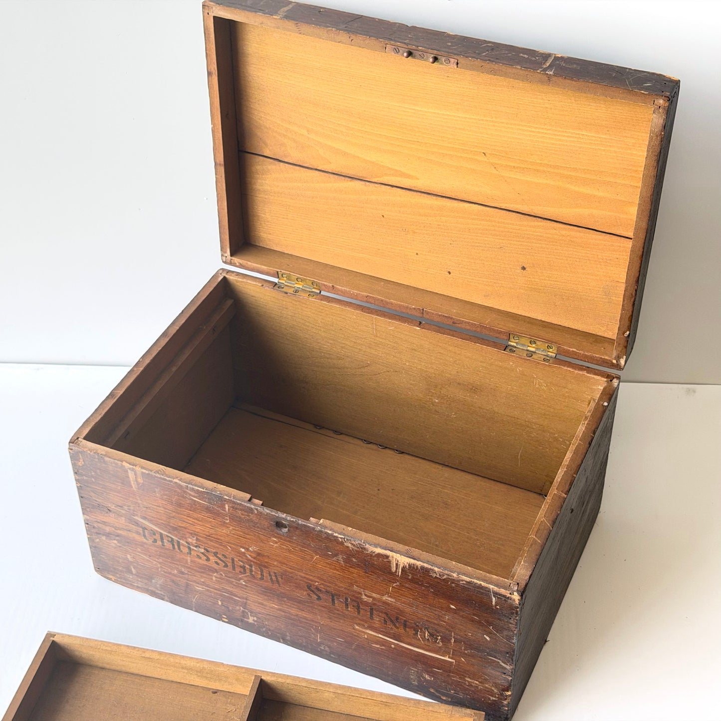 OB123 ANTIQUE WOODEN CASH BOX
