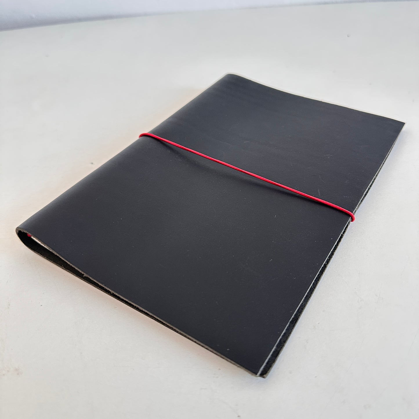 OF020 BLACK LEATHER JOURNAL WITH RED DETAIL