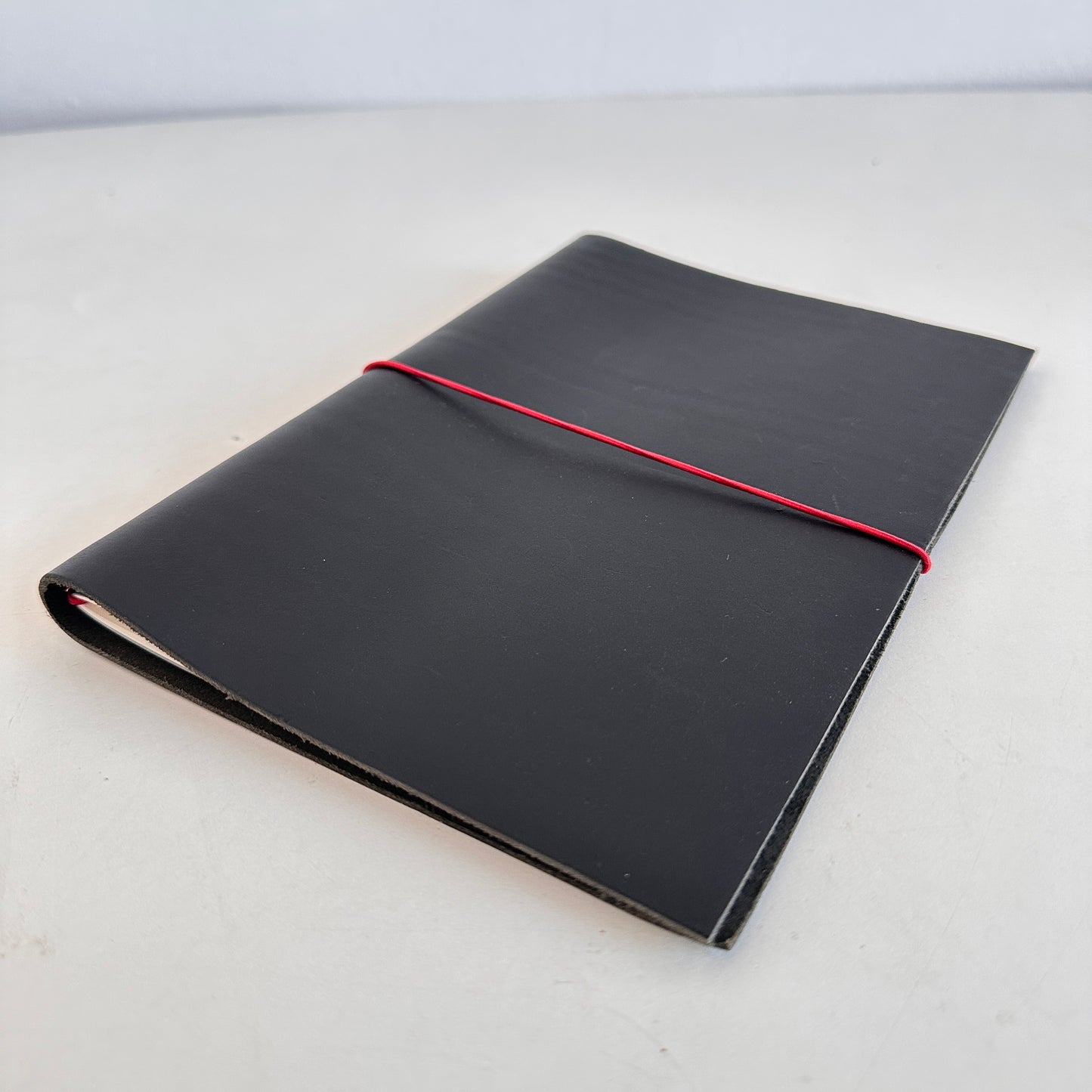 OF020 BLACK LEATHER JOURNAL WITH RED DETAIL