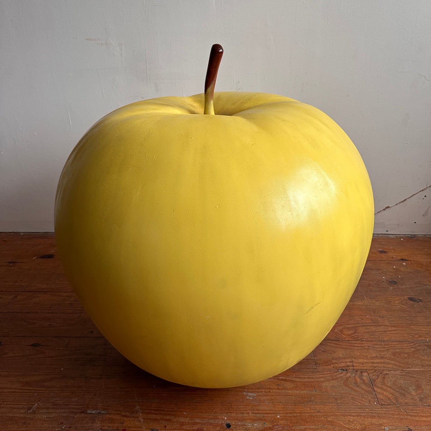OS001 PAINTABLE BIG APPLE