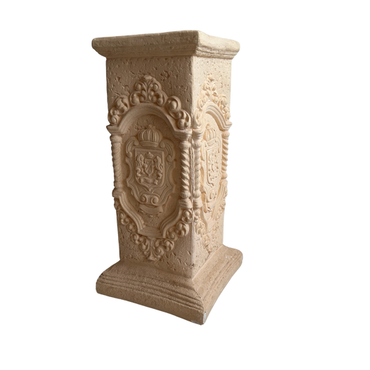 PD007 MEDIEVAL CREST PLASTER PEDESTAL