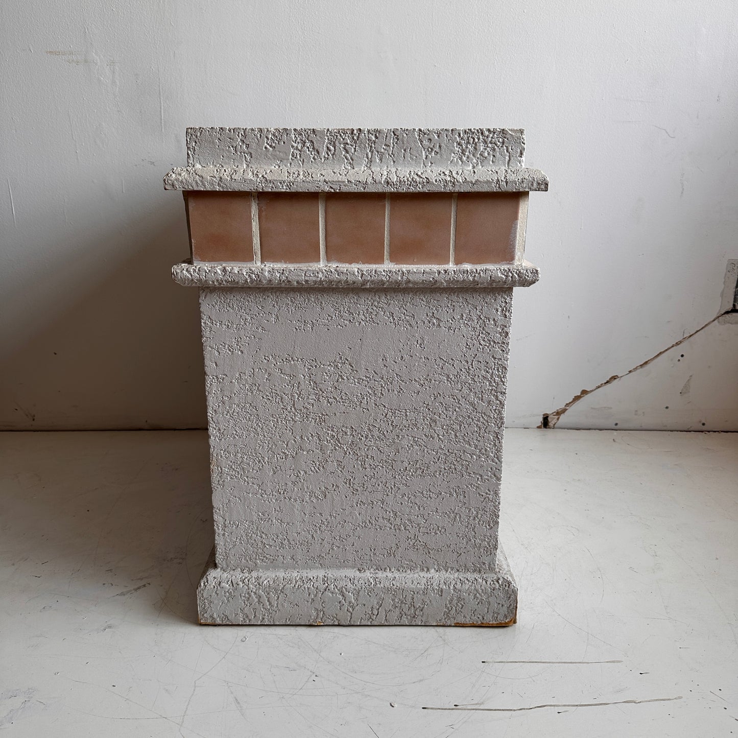 PD012 LARGE WHITE STUCCO WITH PINK TILE PEDESTAL