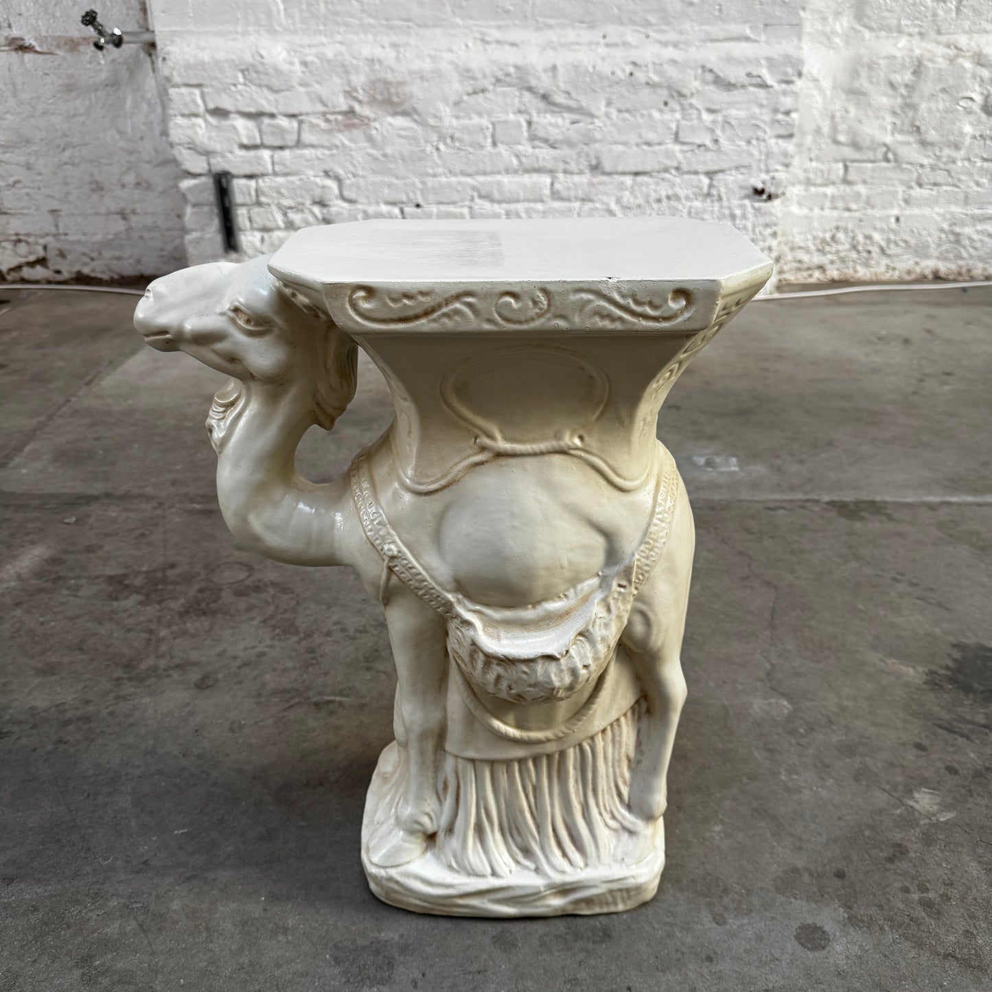 PD017 CAMEL PEDESTAL/ SIDE TABLE