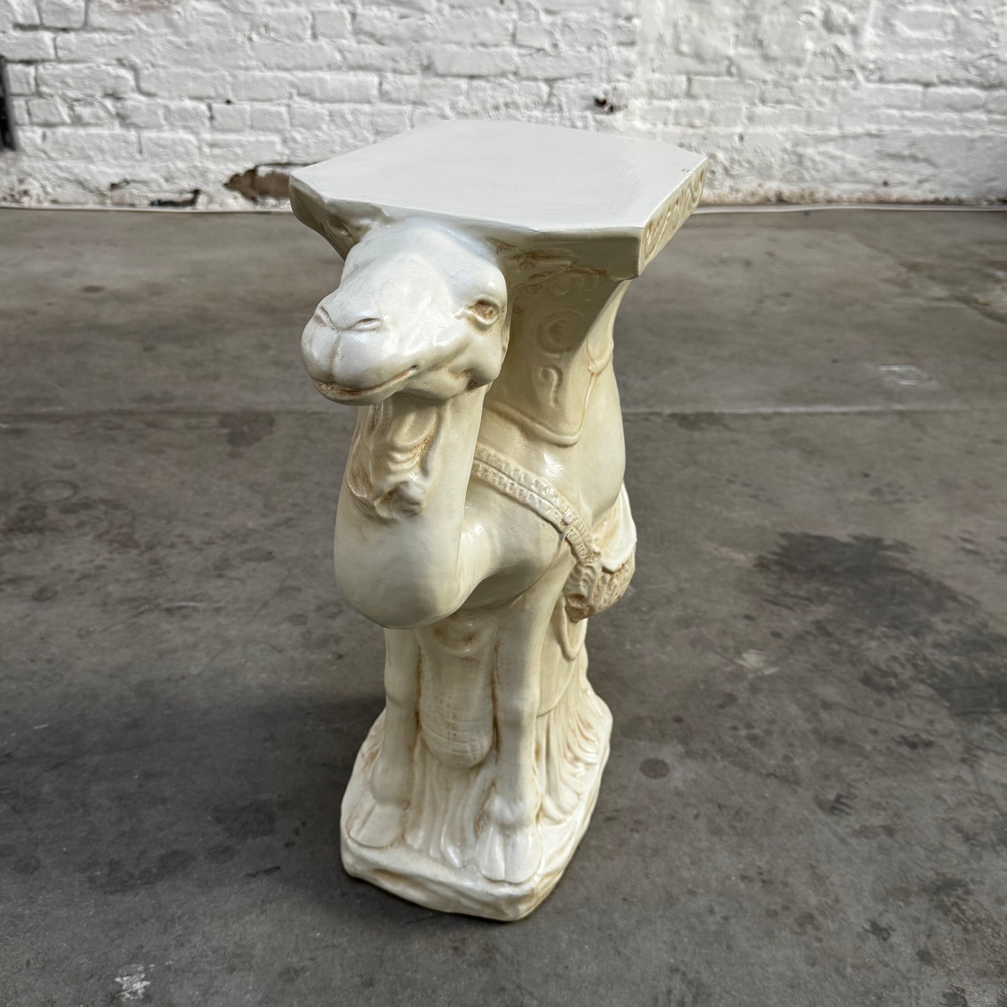 PD017 CAMEL PEDESTAL/ SIDE TABLE