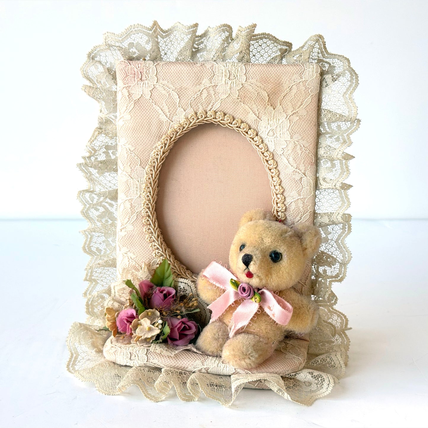 PF010 COZY BEAR FLORAL LACE PICTURE FRAME