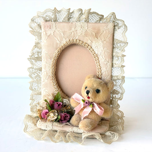 PF010 COZY BEAR FLORAL LACE PICTURE FRAME
