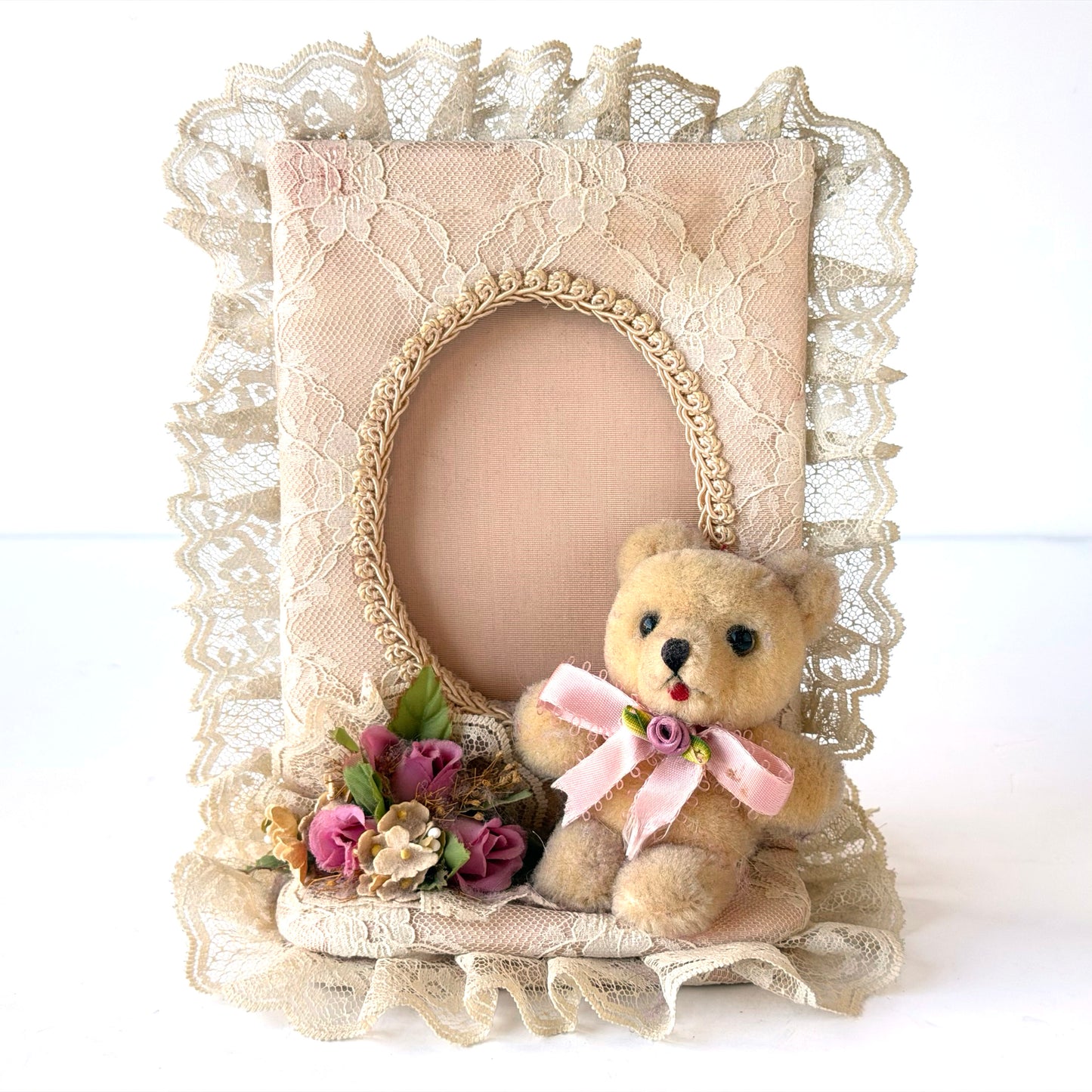 PF010 COZY BEAR FLORAL LACE PICTURE FRAME