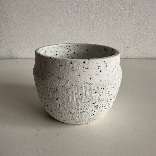 PL005 WHITE WITH BLUE SPECKLES PLANTER