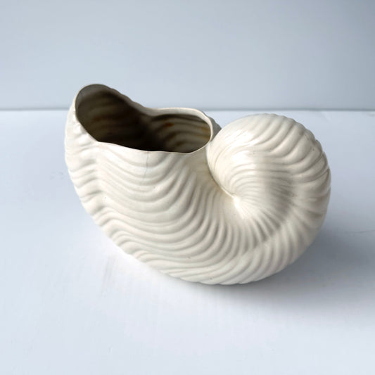 PL013 WHITE SHELL PLANTER/ VASE