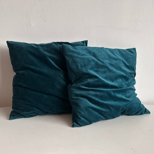 PW001 PAIR OF TEAL VELVET PILLOWS