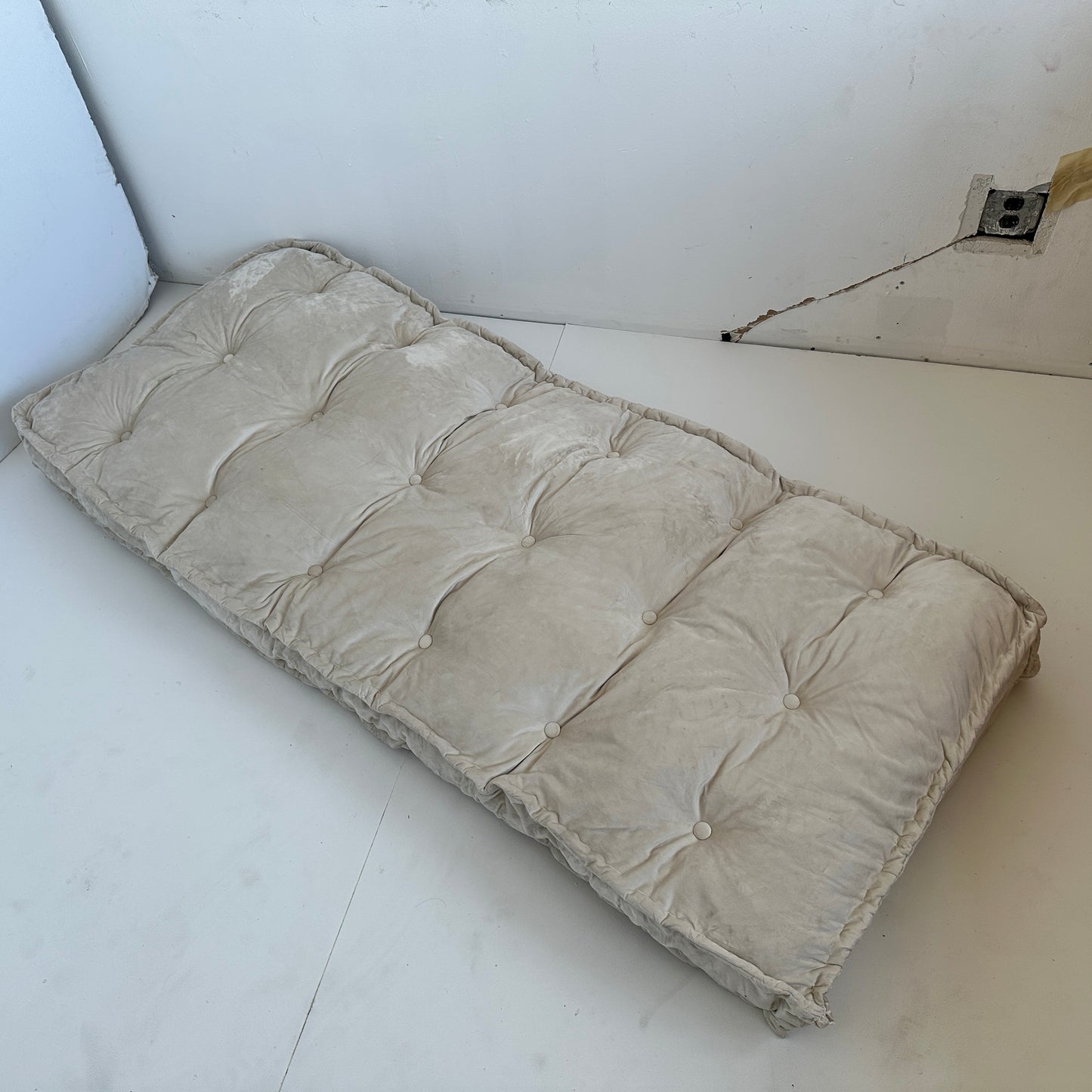 PW016 BEIGE FLOOR PILLOWS