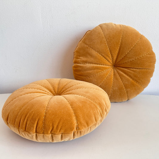 PW022 PAIR OF GOLD VELVET ROUND PILLOWS