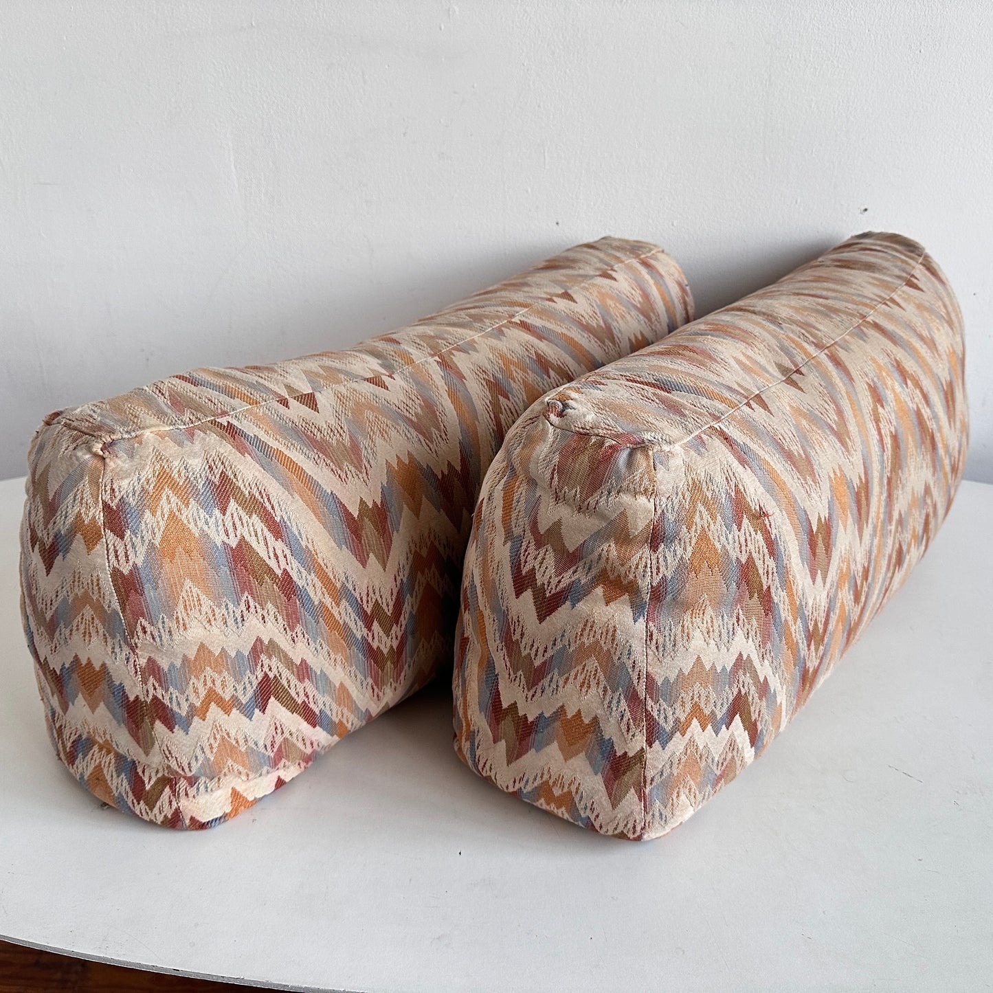 PW031 PAIR OF LARGE ZIGZAG CUSHIONS