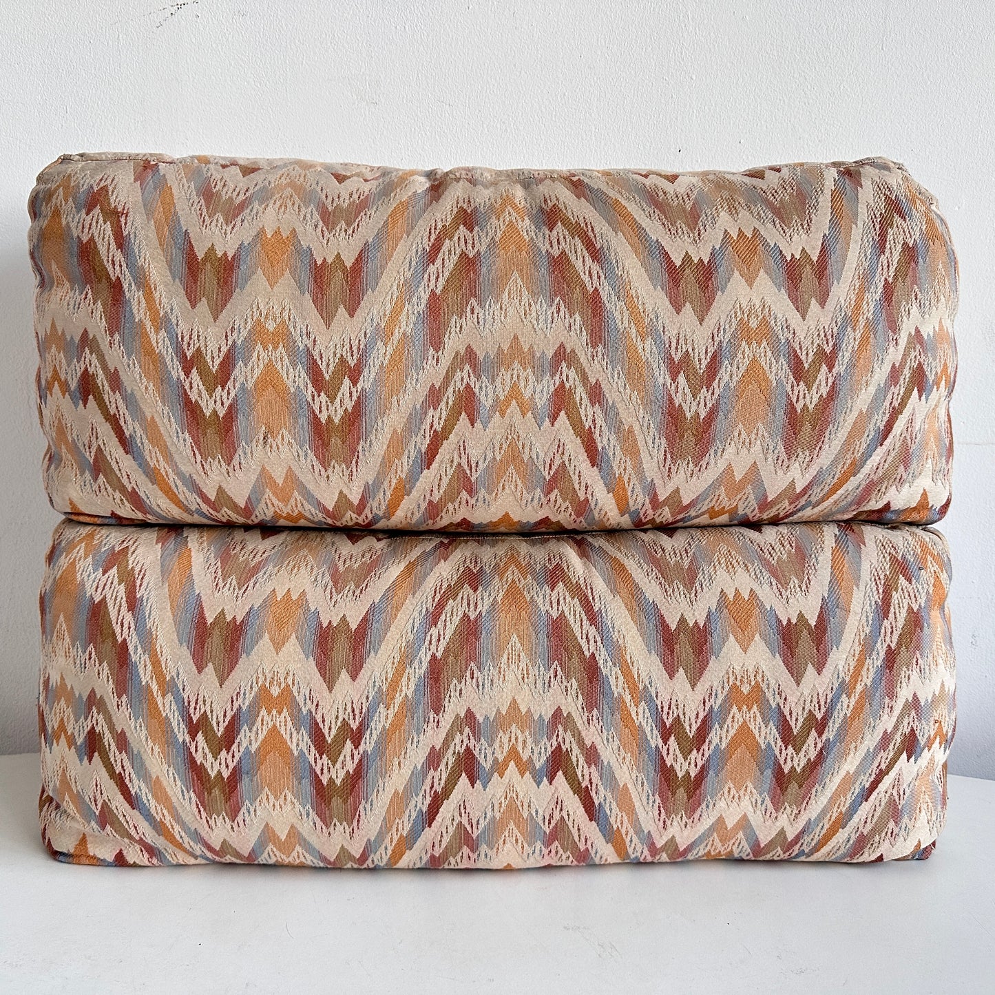PW031 PAIR OF LARGE ZIGZAG CUSHIONS