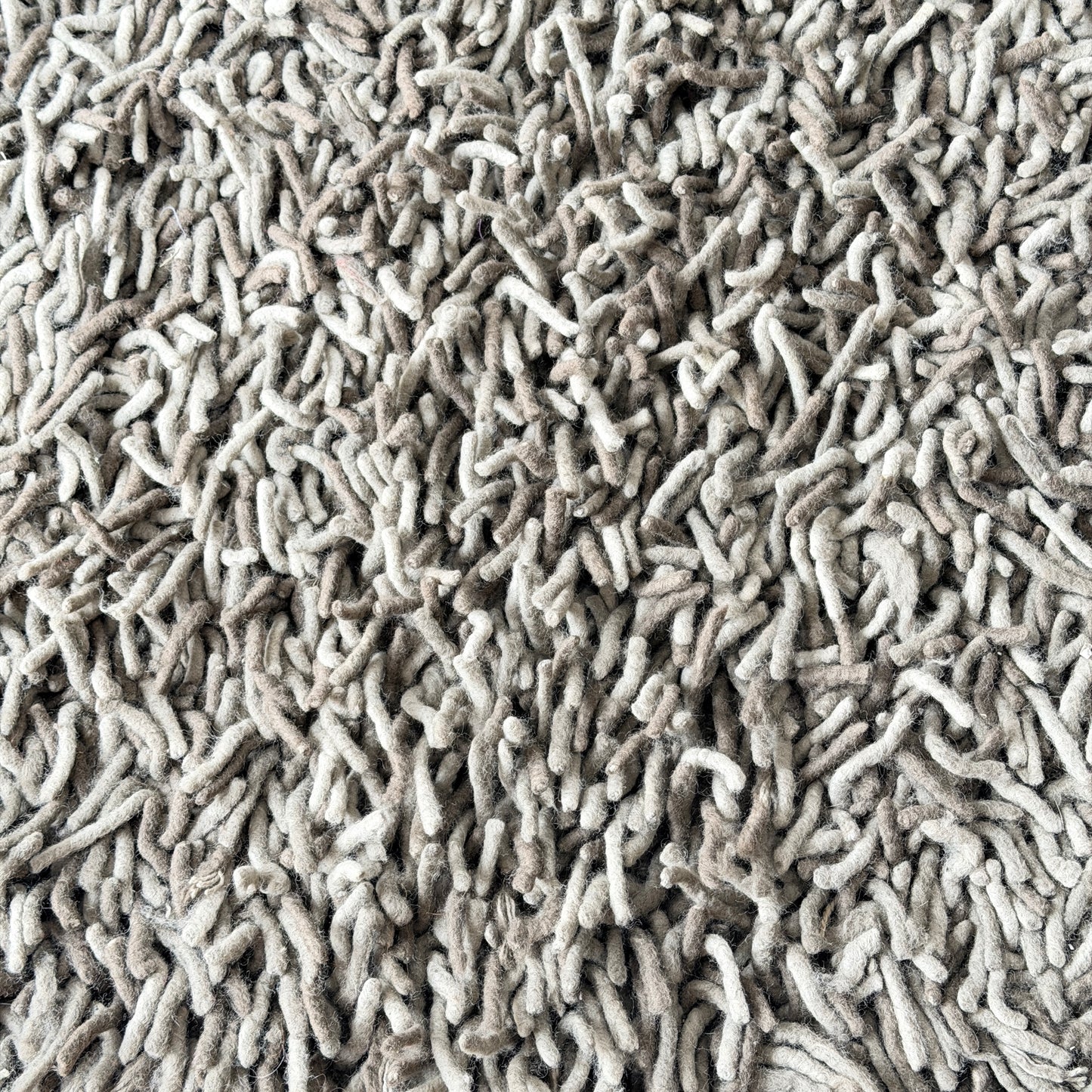 RF005 8' x 5.5' NOODLE SHAG RUG