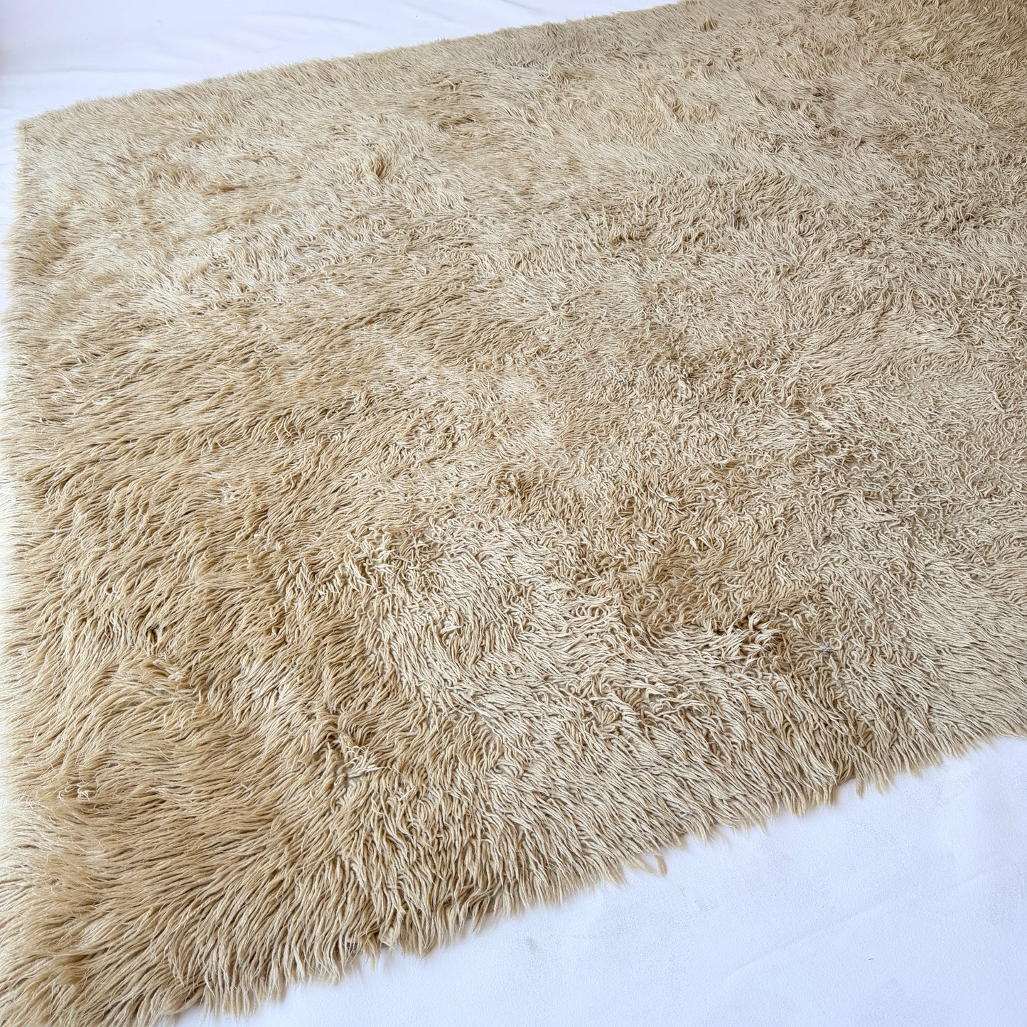 RF009 8' X 11' VINTAGE LIGHT TAN FLOKATI RUG