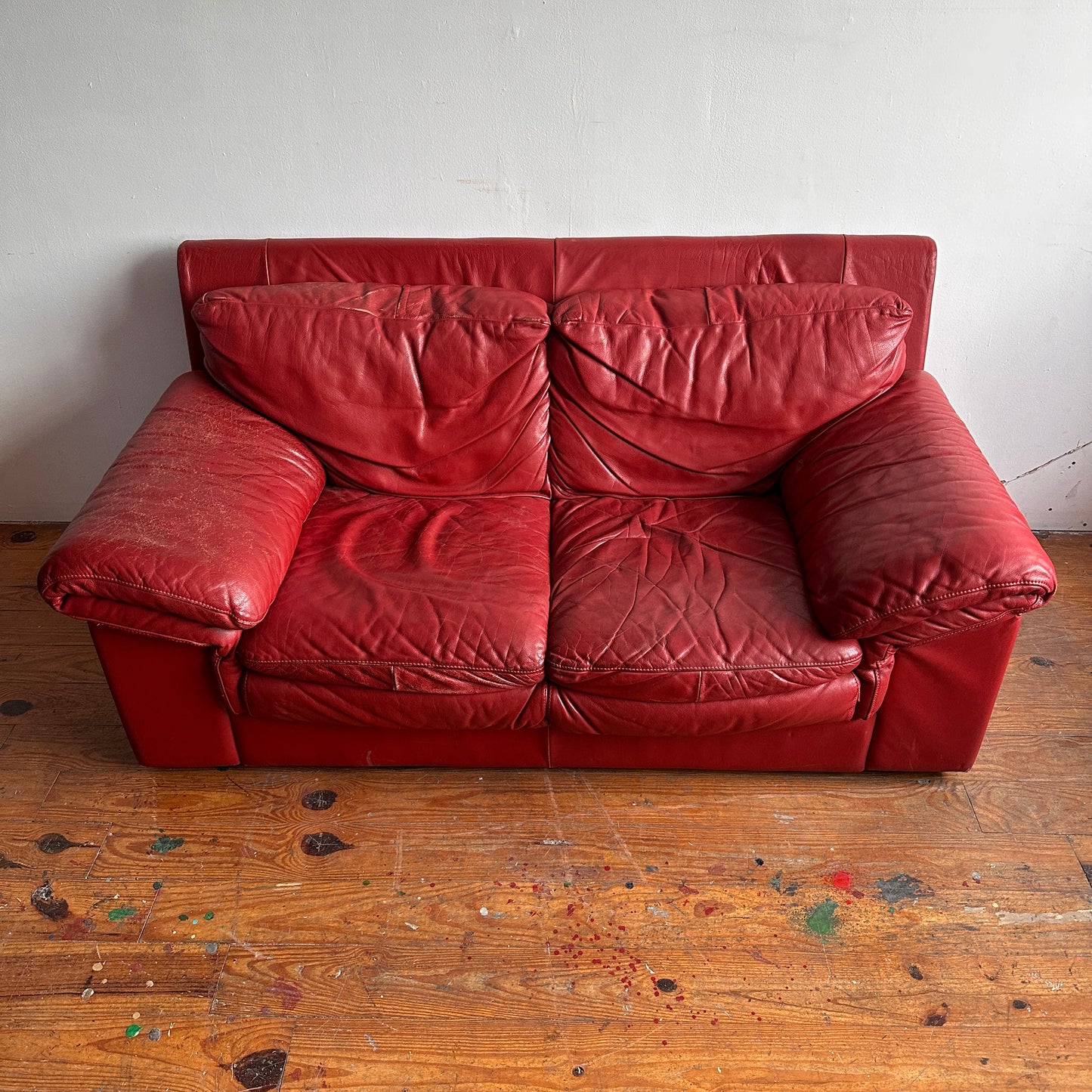 SF003 LIGHTLY DISTRESSED ITALIAN RED LEATHER LOVESEAT