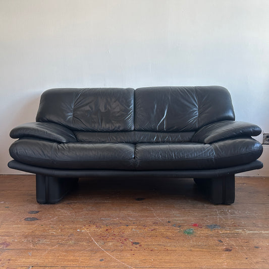 SF010 BLACK LEATHER POST MODERN LOVE SEAT SOFA