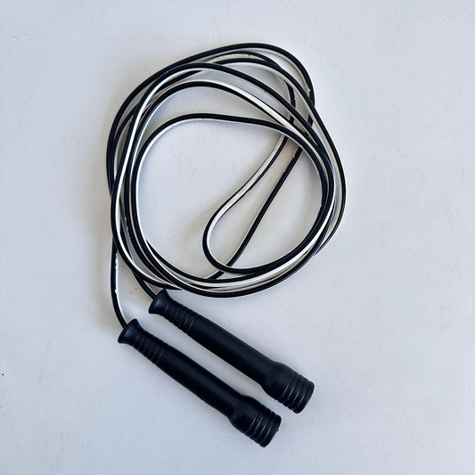 SP029 BLACK & WHITE JUMP ROPE