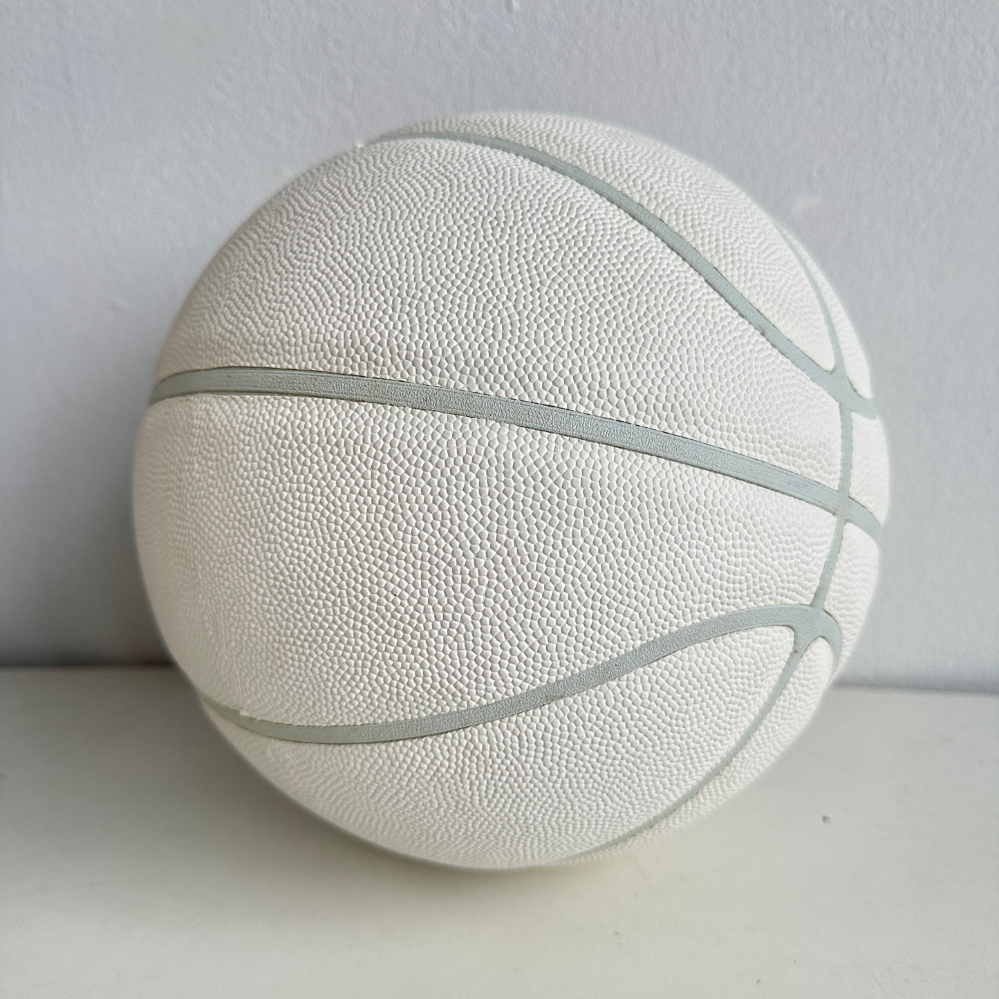 SP033 SOLID WHITE UNBRANDED BASKETBALL