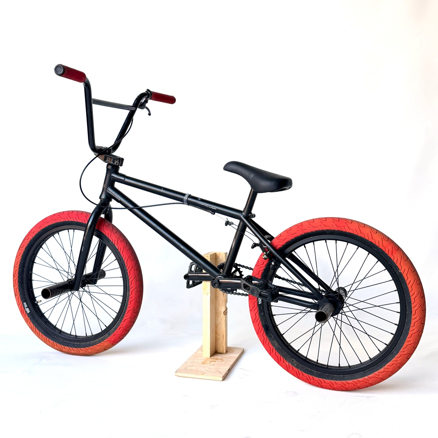 SP049 RED & BLACK BMX BIKE