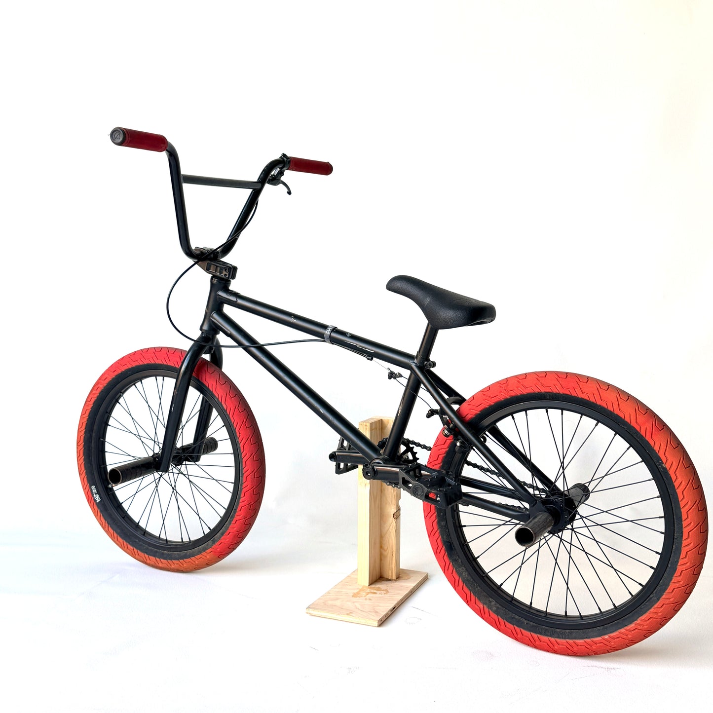 SP049 RED & BLACK BMX BIKE