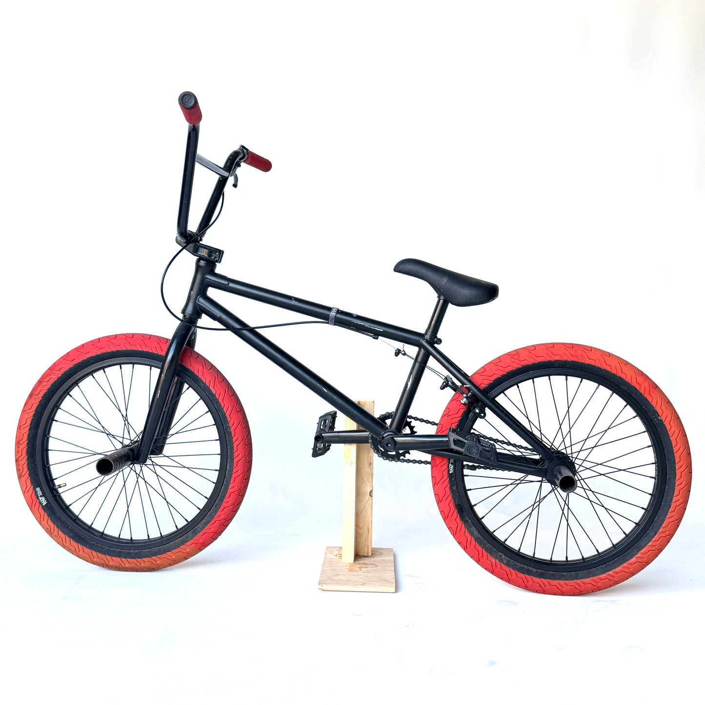 SP049 RED & BLACK BMX BIKE