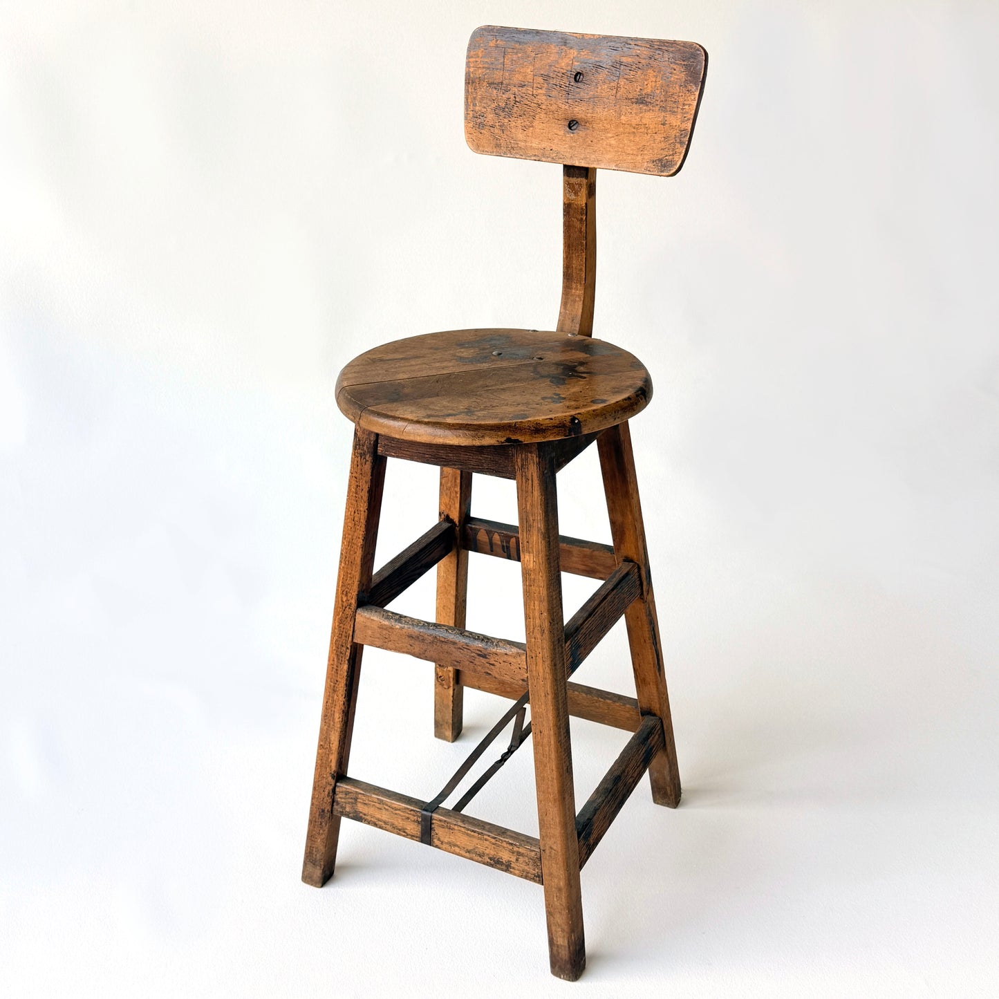 ST002 DISTRESSED WOODEN DRAFTING STOOL