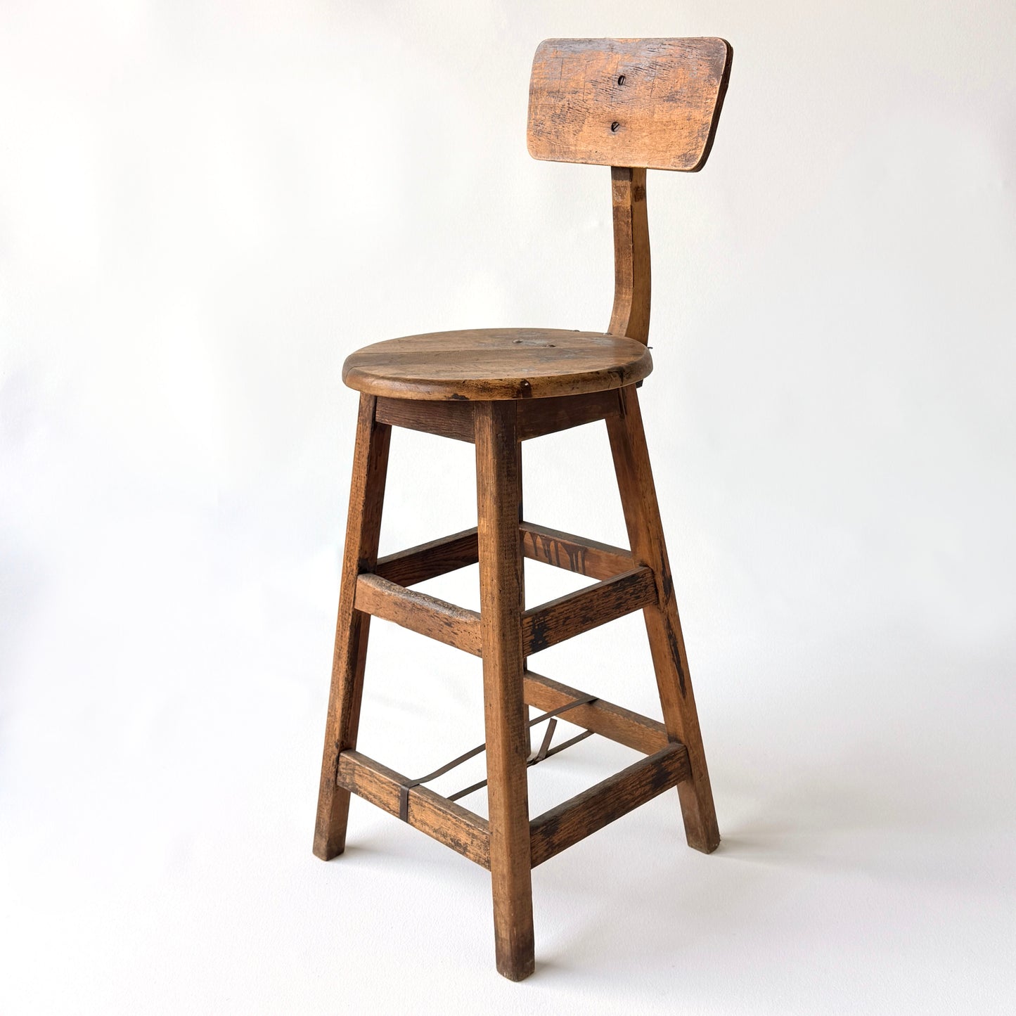 ST002 DISTRESSED WOODEN DRAFTING STOOL