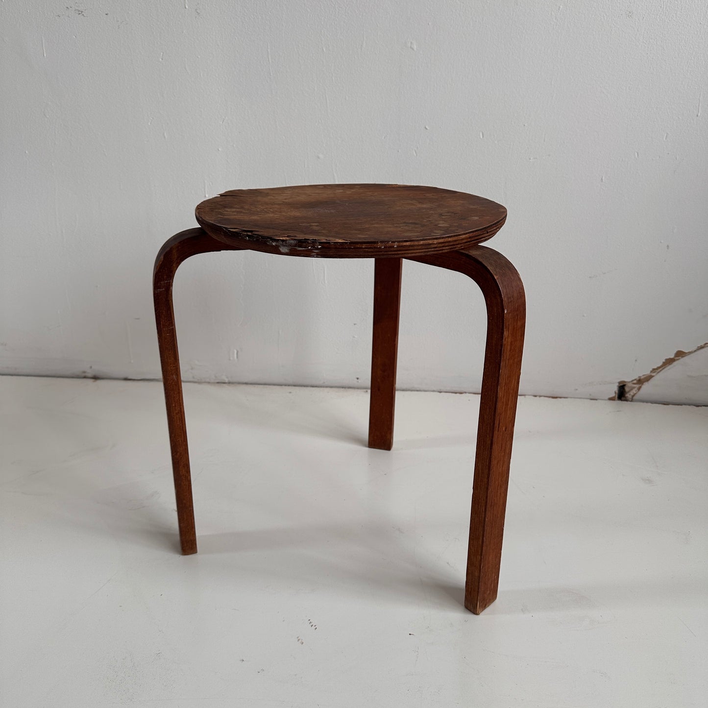 ST006 GUMBLOP STOOL