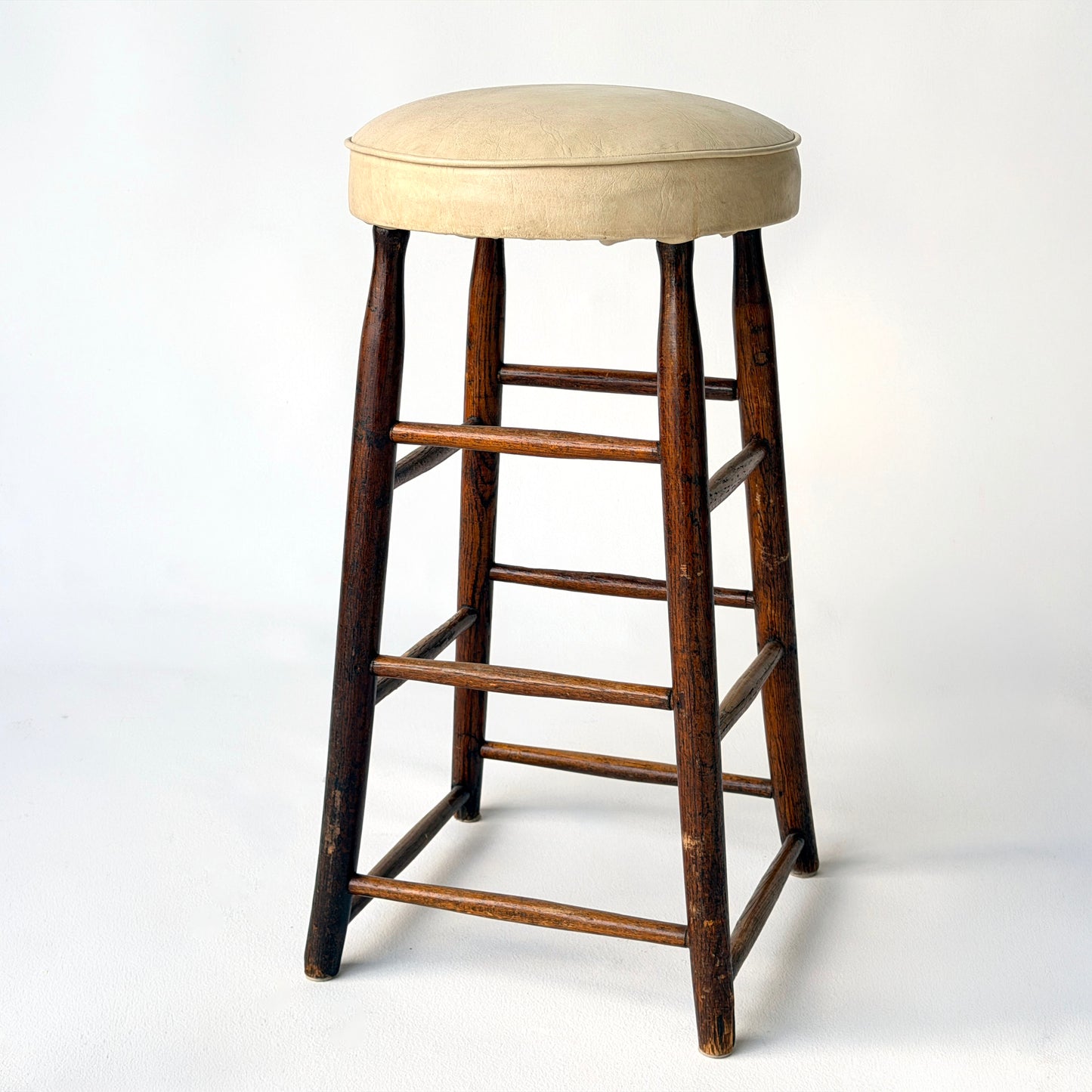 ST013 PORKETCHA STOOL