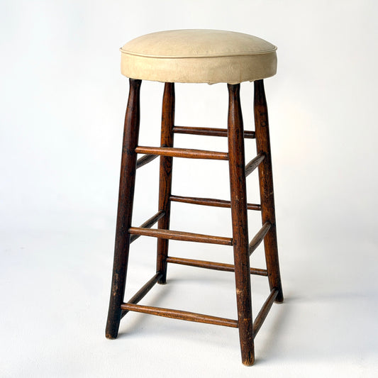 ST013 PORKETCHA STOOL