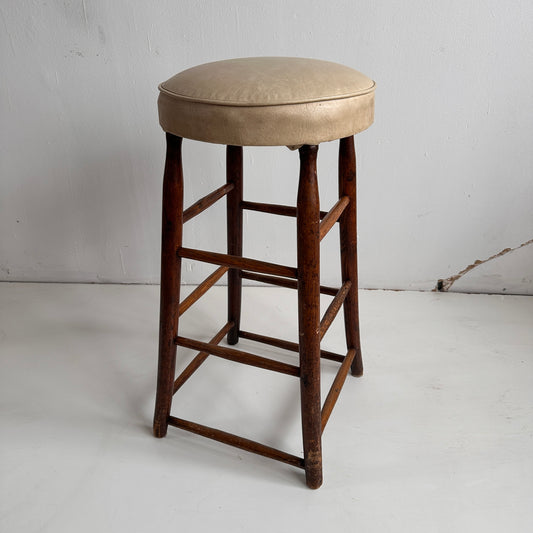 ST013 PORKETCHA STOOL