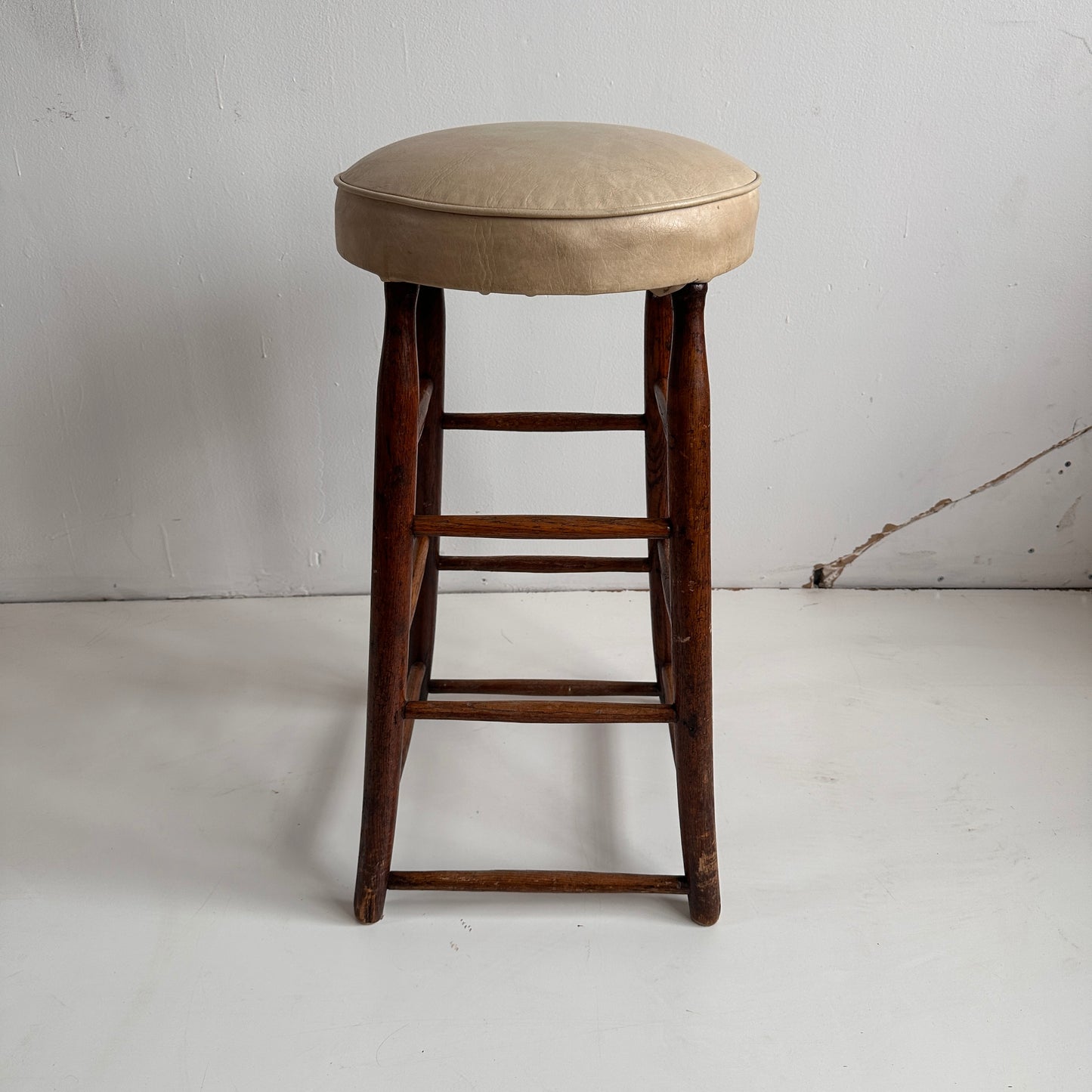 ST013 PORKETCHA STOOL