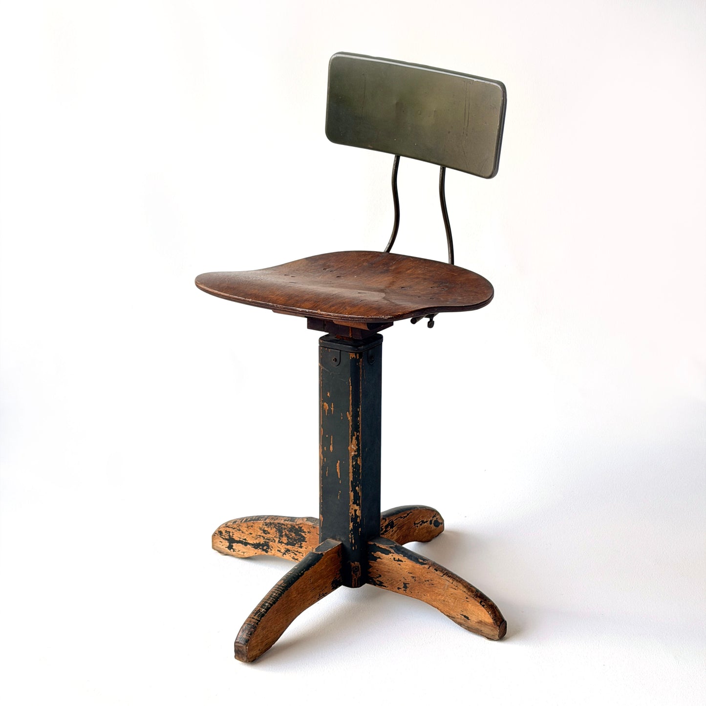 ST016 ADJUSTABLE WOODEN STOOL
