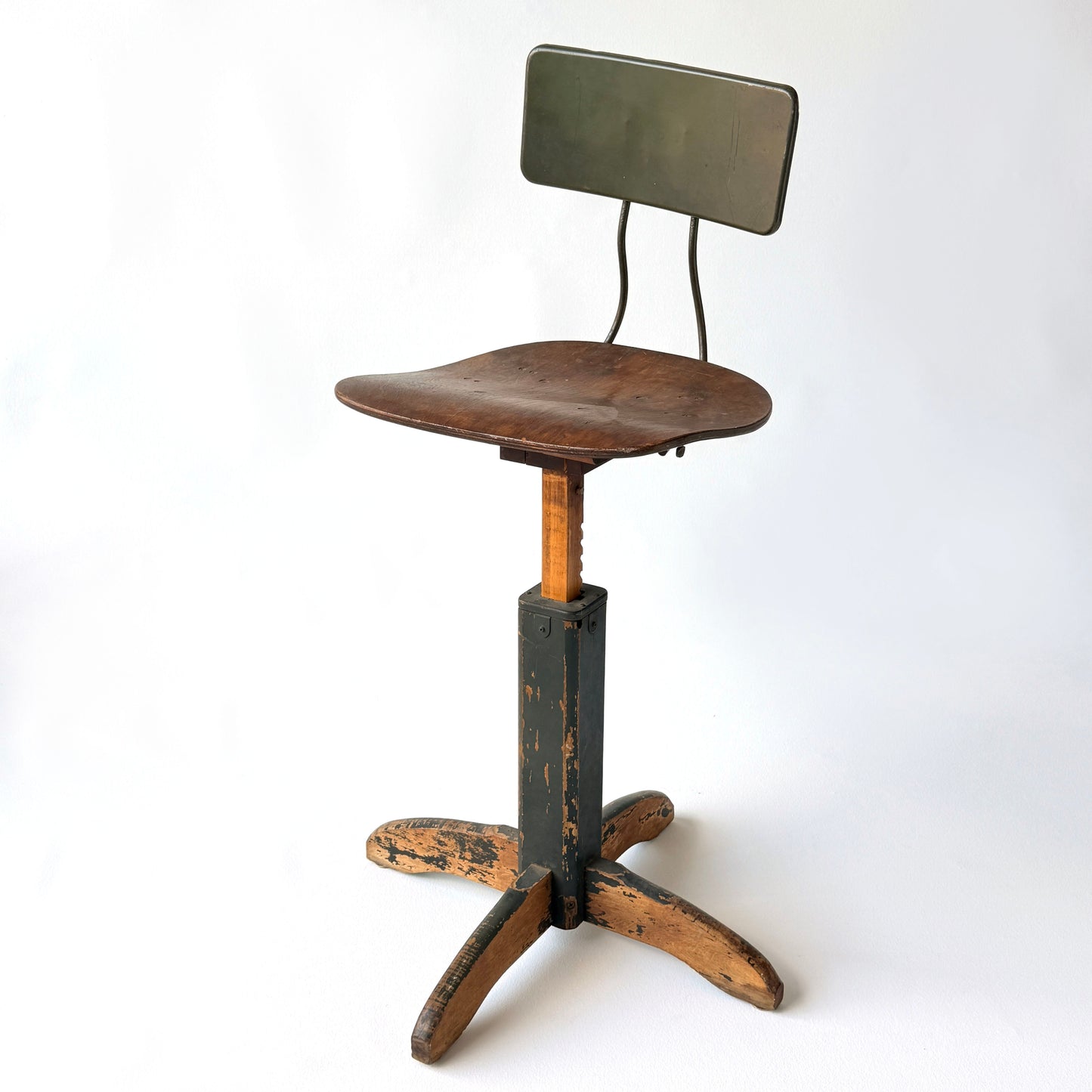ST016 ADJUSTABLE WOODEN STOOL