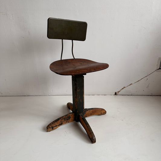 ST016 ADJUSTABLE WOODEN STOOL