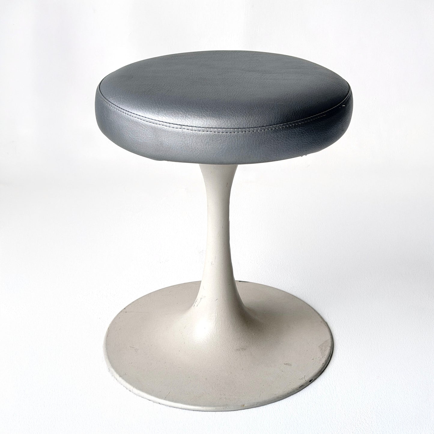 ST018 SILVER KNOLL TULIP STOOL
