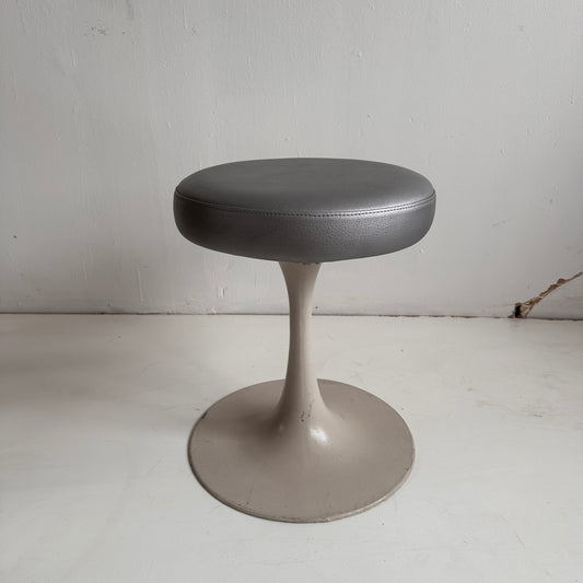 ST018 SILVER KNOLL TULIP STOOL