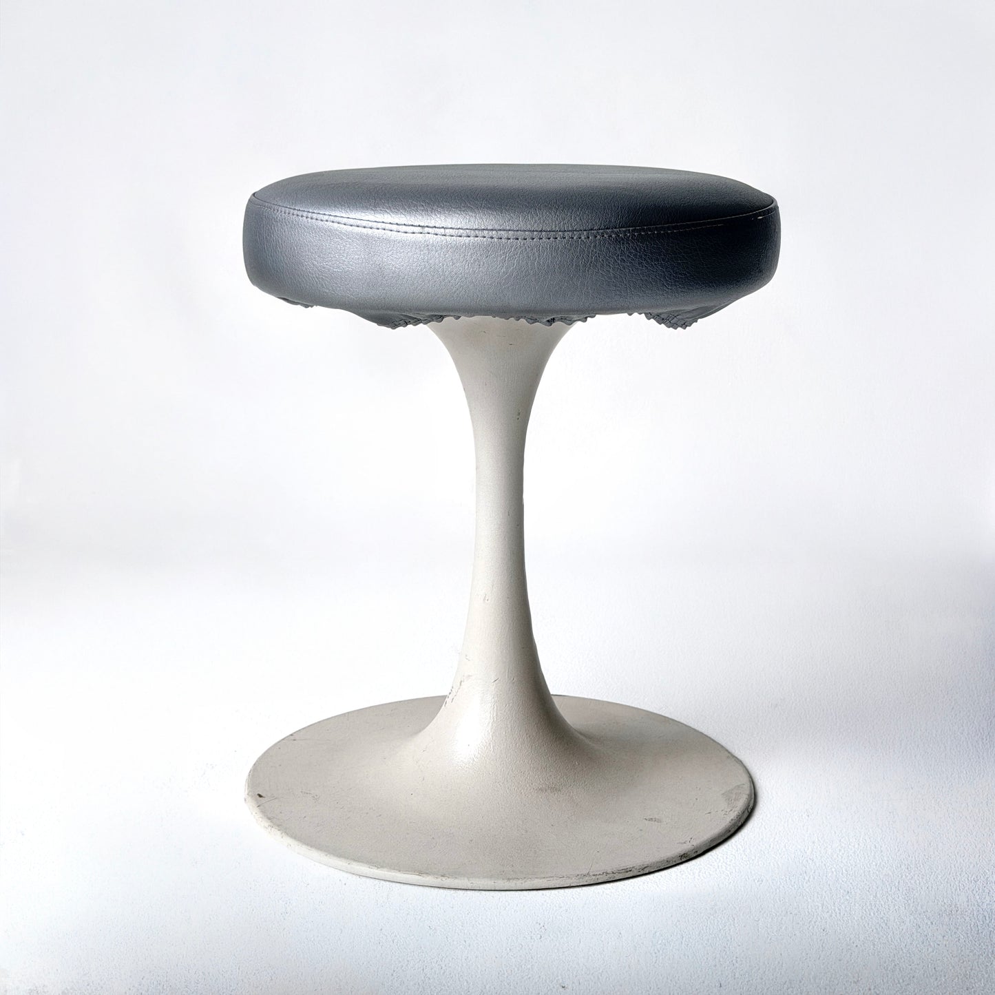 ST018 SILVER KNOLL TULIP STOOL